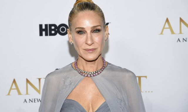 Η Κάρι φοράει ξανά το εμβληματικό φόρεμα από το φινάλε του «Sex and the City» στο σίκουελ της σειράς