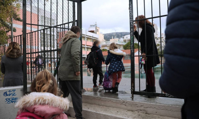 Άδεια ειδικού σκοπού: Με δύο «ταχύτητες» για γονείς σε δημόσιο και ιδιωτικό τομέα