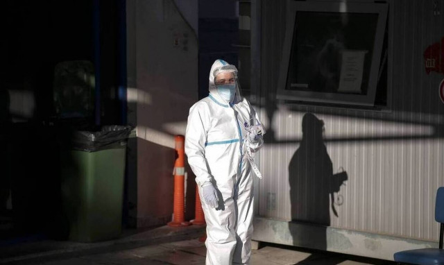 Καπραβέλος στο Newsbomb.gr: Πρέπει να ετοιμαζόμαστε για το επόμενο κύμα της πανδημίας την άνοιξη