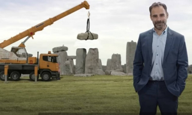 O Έλληνας ηθοποιός πίσω από τη βρετανική καμπάνια για την επιστροφή των Γλυπτών του Παρθενώνα