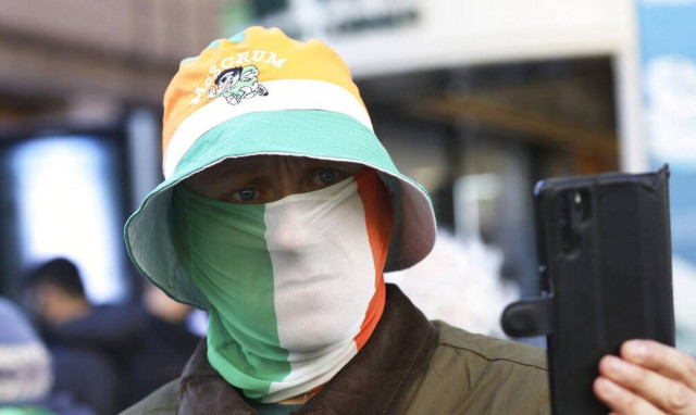 Η Ιρλανδία αίρει σχεδόν όλους τους περιορισμούς κατά της Covid-19