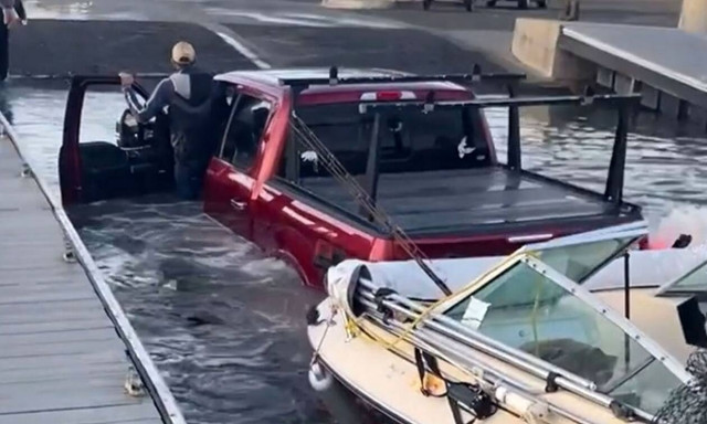 Δείτε τι παθαίνει κανείς αν δεν τραβήξει χειρόφρενο