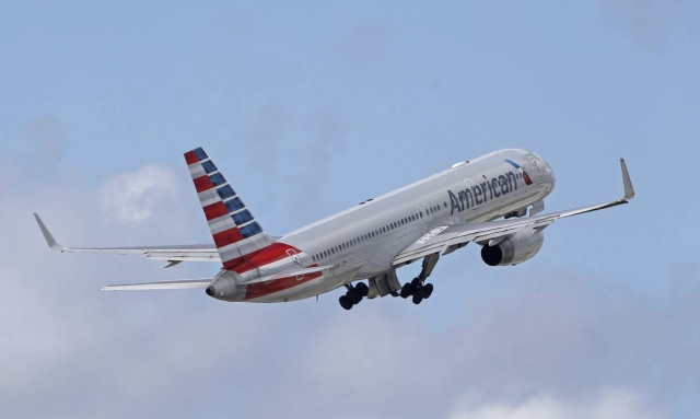 ΗΠΑ: Αεροσκάφος της American Airlines...κάνει αναστροφή μετά την άρνηση επιβάτιδας να φορέσει μάσκα