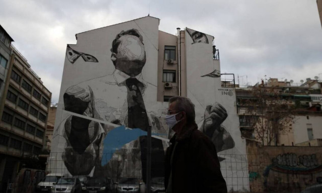 Τζανάκης στο Newsbomb.gr: Η Όμικρον κρύβει «άσους στο μανίκι» – Τι ανησυχεί τους ειδικούς