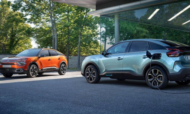 Stellantis: Η απότομη μετάβαση στην ηλεκτροκίνηση εγκυμονεί κοινωνικούς κινδύνους