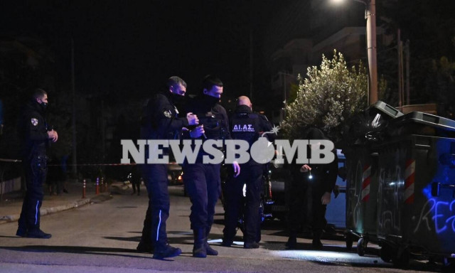 Θρίλερ με πυροβολισμούς στη Βούλα: Τσακώθηκαν σε φούρνο με όπλα και μαχαίρια – Δύο τραυματίες