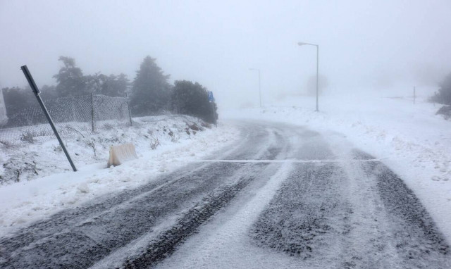Κακοκαιρία «Ελπίδα»: Πού έχει διακοπεί η κυκλοφορία – Πού χρειάζονται αλυσίδες