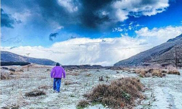 Άγγελος Λάτσιος: Στα χιονισμένα Άχλα της Άνδρου – Υπέροχες φωτογραφίες