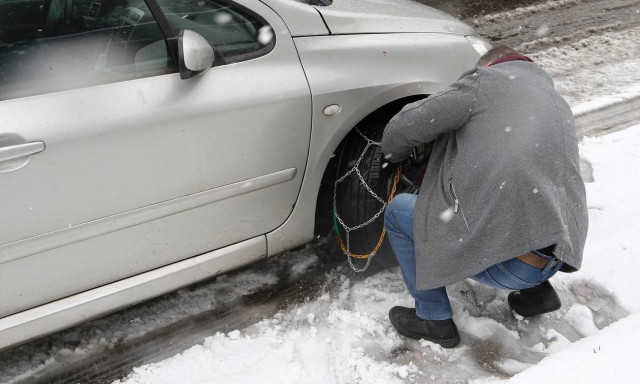 Κακοκαιρία - «Ελπίδα»: Πώς βάζω αντιολισθητικές αλυσίδες; Αναλυτικές οδηγίες με απλά βήματα