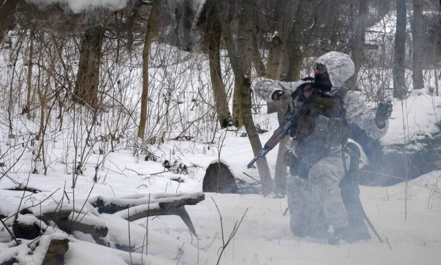 Βρετανία: Η Ρωσία επιδιώκει να εγκαταστήσει φιλορώσο ηγέτη στο Κίεβο