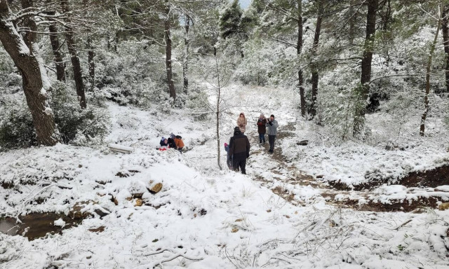 Βόλτα στη χιονισμένη Λίμνη Μπελέτσι