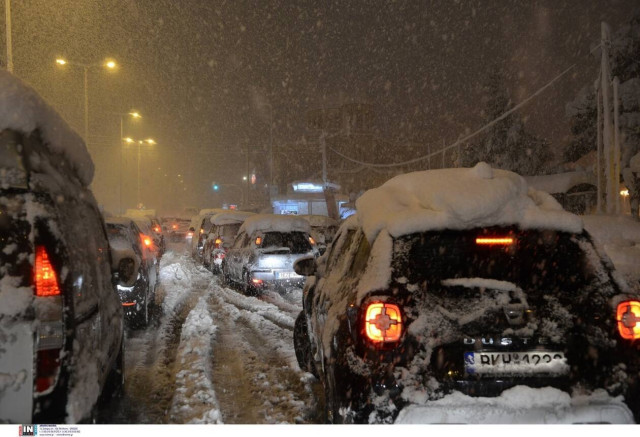 Attiki Odos SA apologizes to motorists about Monday's snowstorm car deadlock