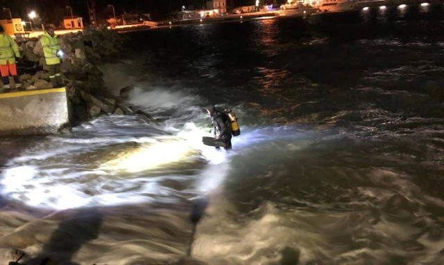 Πόρος: Αυτοκίνητο έπεσε στο λιμάνι υπό άγνωστες συνθήκες