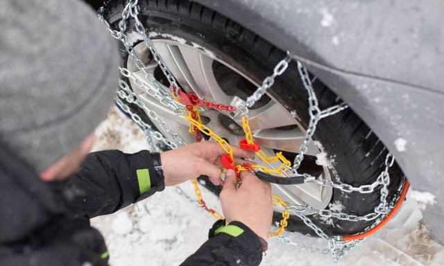 Κακοκαιρία «Ελπίδα»: Πώς θα βάλετε γρήγορα και σωστά τις αντιολισθητικές αλυσίδες