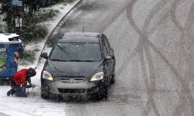 Κακοκαιρία «Ελπίδα»: Έτσι θα βάλετε εύκολα και με ασφάλεια τις αντιολισθητικές αλυσίδες