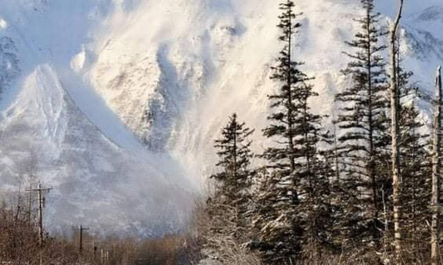 Μαγευτική φωτογραφία από τον χιονισμένο Όλυμπο