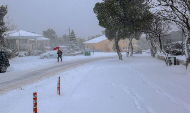 Συγκλονιστικό: Νεκρή γυναίκα στην Ανθούσα - Δεν μπορεί να προσεγγίσει γιατρός και γραφείο τελετών
