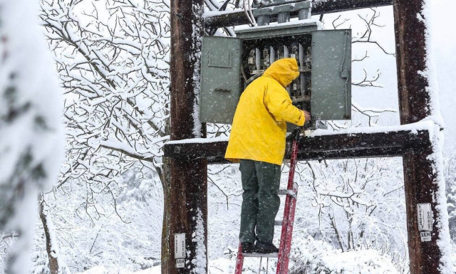Διακοπές ρεύματος: Βλάβες σε 15 γραμμές - Πού εντοπίζονται τα μεγαλύτερα προβλήματα