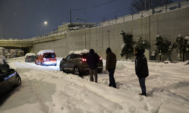 Αντιπεριφερειάρχης Αττικής: Δεν υπάρχει κανένα σχέδιο για τον απεγκλωβισμό των οδηγών