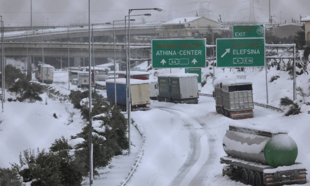 Οικονόμου: 1.200 οχήματα παραμένουν εγκλωβισμένα στην Αττική Οδό