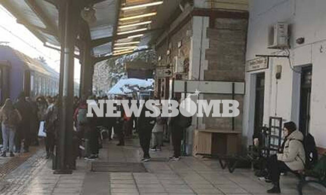 Μαρτυρία επιβάτη τρένου από τον σταθμό Οινόης στο Newsbomb: Βοηθήστε μας - Ξεμένουμε κι από τρόφιμα