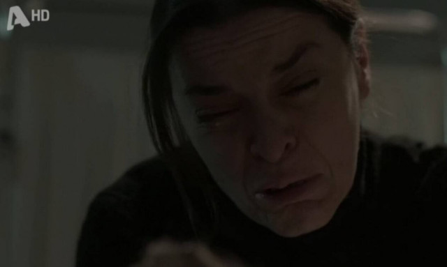 Σασμός: Η κατάρρευση της Μαρίνας - Η συγκλονιστική στιγμή που αποχαιρετά τον Πετρή (vid)