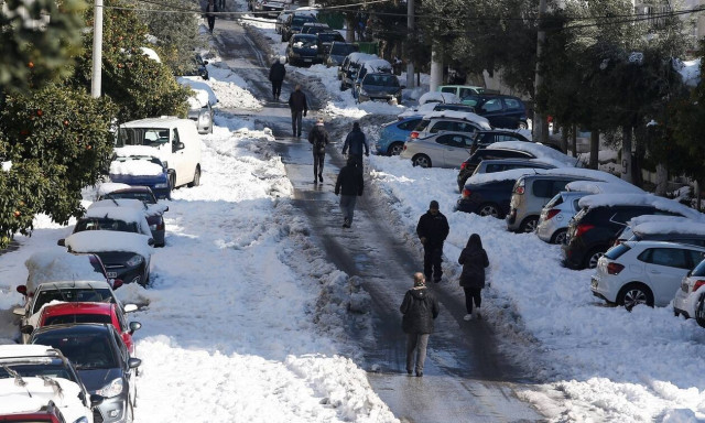 Attica and Crete shutdowns and remote working on Thursday, in the aftermath of the snowstorm