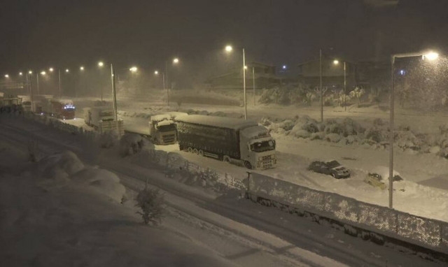 Δημοσκόπηση: Πλήγμα στην κυβέρνηση από την κακοκαιρία - Αρνητική αξιολόγηση 67%
