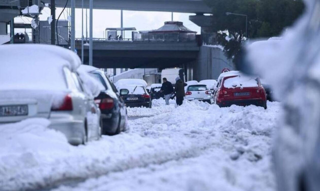 Ξεσπά στο Newsbomb ο αδερφός του 62χρονου: «Ήταν 12 ώρες στην Αττική Οδό, κινδυνεύει η ζωή του»