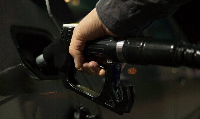 Το κόλπο για να μην χαλάς πολύ βενζίνη όταν οδηγείς