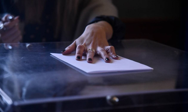 Γιατί η δημοσκόπηση του Alpha βάζει φωτιά στο πολιτικό σκηνικό;