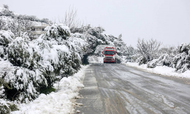 Κακοκαιρία «Ελπίδα» - Ηράκλειο: Επιχείρηση της πυροσβεστικής για τη μεταφορά νεφροπαθών