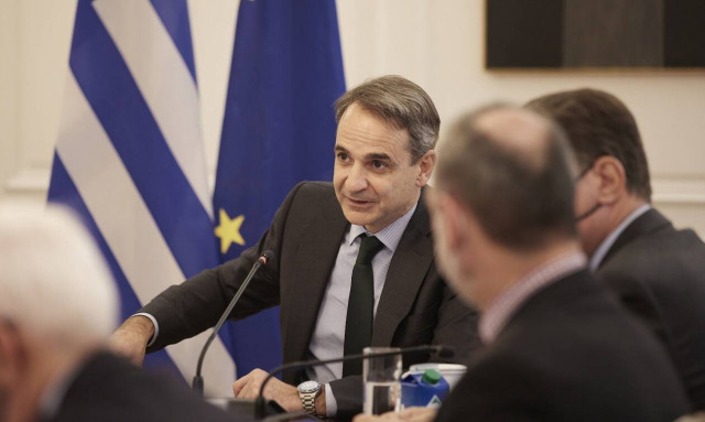 Γιατί ο Μητσοτάκης παίρνει πάνω του το πολιτικό βάρος των αστοχιών;