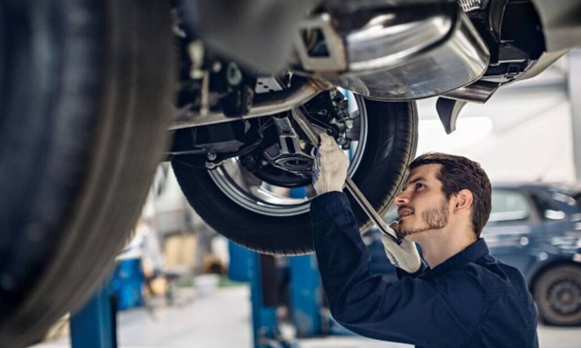 8 θόρυβοι στο αυτοκίνητό σου που αξίζει να ανησυχήσεις