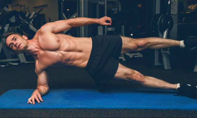 Πώς η πλάγια σανίδα θα σώσει τους κοιλιακούς σου