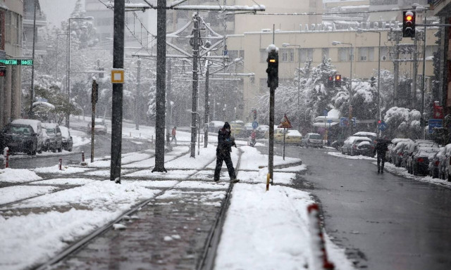 Κακοκαιρία «Ελπίδα»: Πώς θα κινηθούν σήμερα τα ΜΜΜ - Πού χρειάζονται αντιολισθητικές αλυσίδες