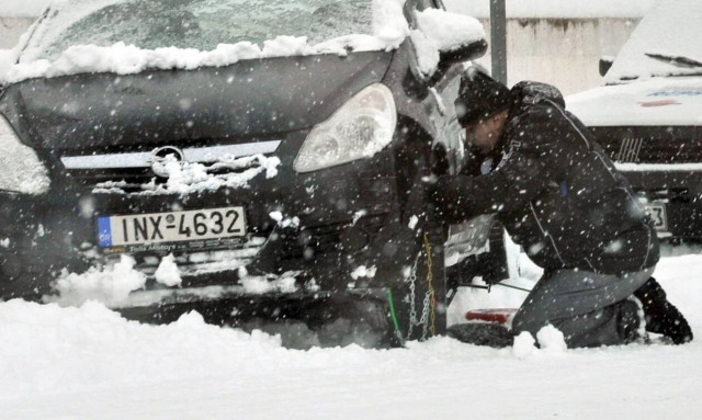Κακοκαιρία «Ελπίδα»: Πού χρειάζονται αντιολισθητικές αλυσίδες, ποιοι δρόμοι είναι κλειστοί