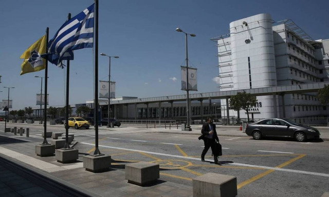 Κακοκαιρία «Ελπίδα»: Σε εξέλιξη η επιχείρηση παραλαβής των ΙΧ που εγκλωβίστηκαν στην Αττική Οδό