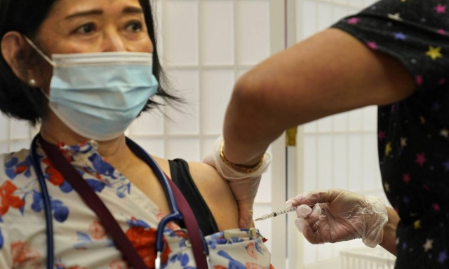 ECDC: Οι ενισχυτικές δόσεις μπορούν να μειώσουν τις νοσηλείες στην Ευρώπη έως και κατά 800.000