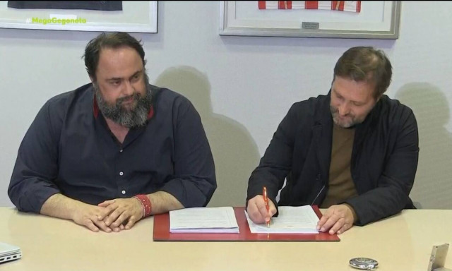 Ολυμπιακός: Ο Μαρτίνς υπέγραψε ως το 2024 σε... live σύνδεση (video)