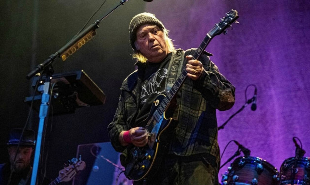 Το Spotify αφαιρεί τα τραγούδια του Νιλ Γιανγκ - Τεράστια η οικονομική απώλεια για τον τραγουδιστή