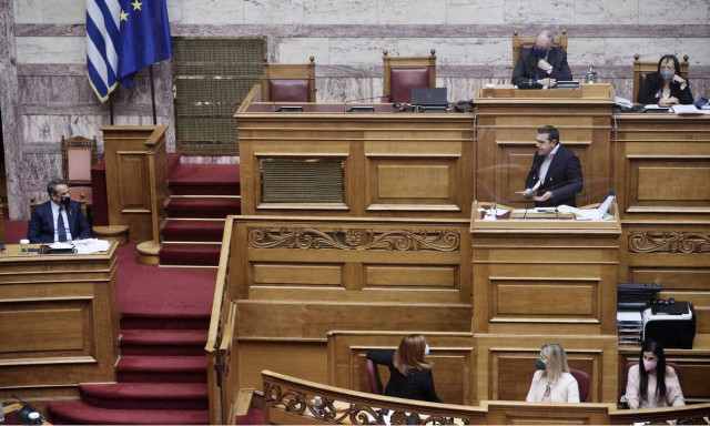 Πρόταση μομφής: Κέρδη και ζημιές για κυβέρνηση και αντιπολίτευση