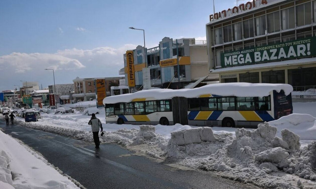 Κακοκαιρία Ελπίδα: Ελλείψεις και ανατιμήσεις σε βασικά προϊόντα, στα ράφια των σούπερ μάρκετ