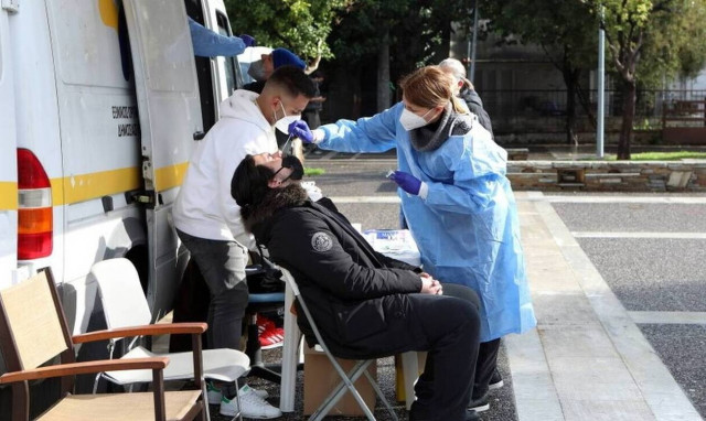 Greece confirms 22,362 new coronavirus infections on Friday, 107 deaths; 605 on ventilators