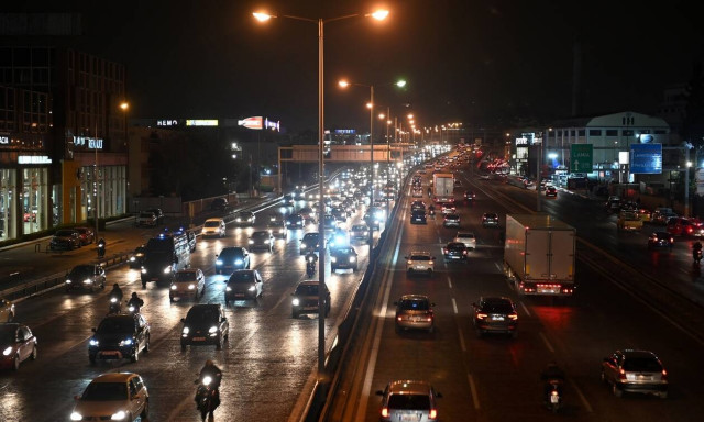 Κίνηση τώρα: «Φράκαρε» η κάθοδος στον Κηφισό – Μεγάλες καθυστερήσεις στο κέντρο και την παραλιακή