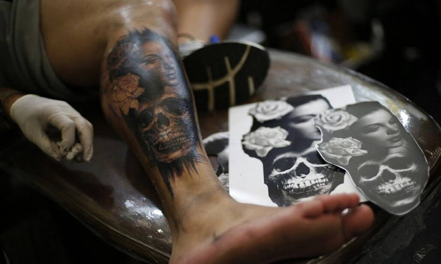 4 πράγματα που δεν πρέπει να κάνεις στα φρέσκα τατουάζ σου