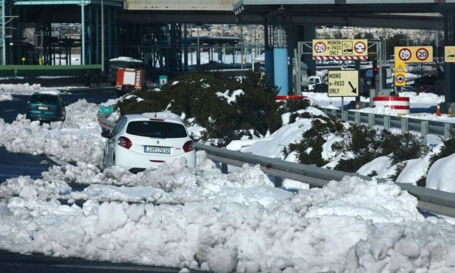 Αττική Οδός - Συγκλονιστική μαρτυρία: «Έλιωνα το χιόνι για να πάρω τα φάρμακά μου»