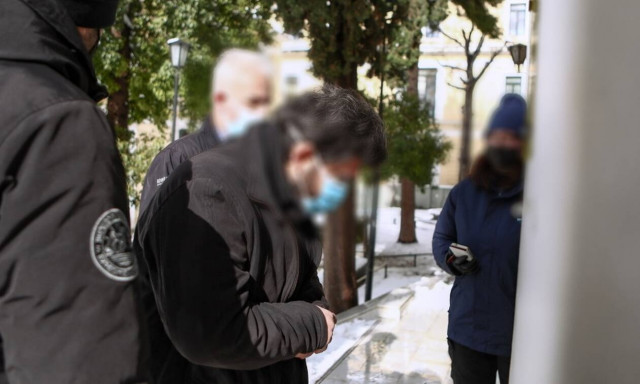 Ανοίγουν στόματα για τον «ιερέα του Instagram» - Τα 10 βήματα για την αποπλάνηση κοριτσιών