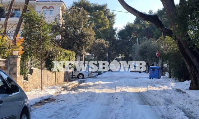 Οργή για τους ανύπαρκτους δημάρχους - Πολίτες βάζουν... ρεφενέ χρήματα για να νοικιάσουν μπουλντόζα