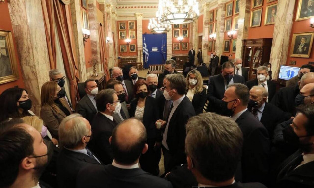 Στη Βουλή ο Κυριάκος Μητσοτάκης - Παρακολούθησε τη συζήτηση και συνομίλησε με βουλευτές της ΝΔ